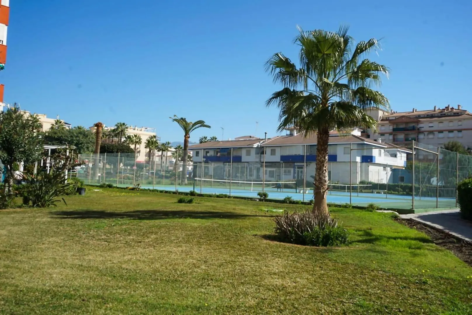 Coqueto En Primera Linea Torrox Costa Con Piscina Spain